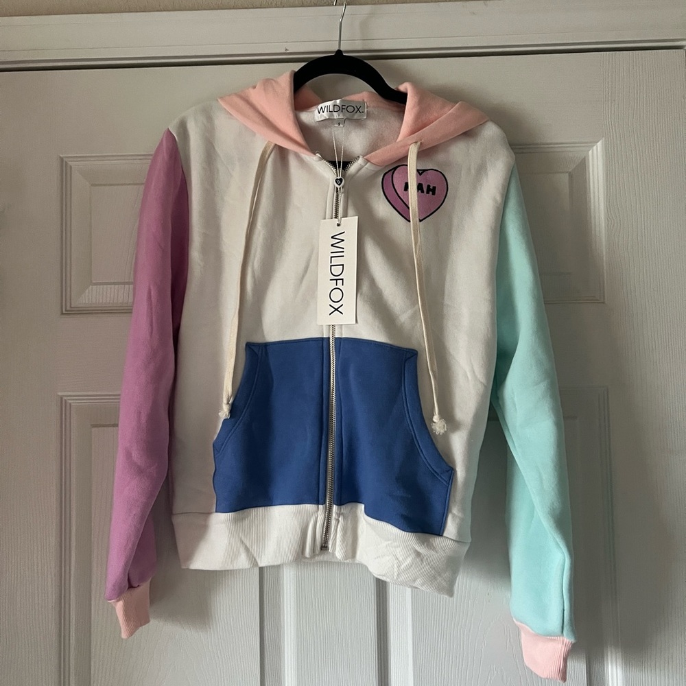 WILDFOX NWT ZIPUP HOODIE WITH KANGAROO POCKET! SZ S.